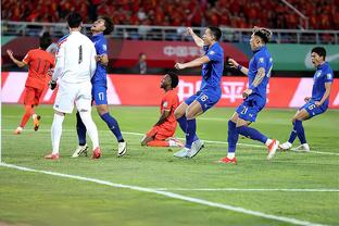 泰国队中场素巴楚：与中国队比赛非常激烈，客场赢新加坡也非易事